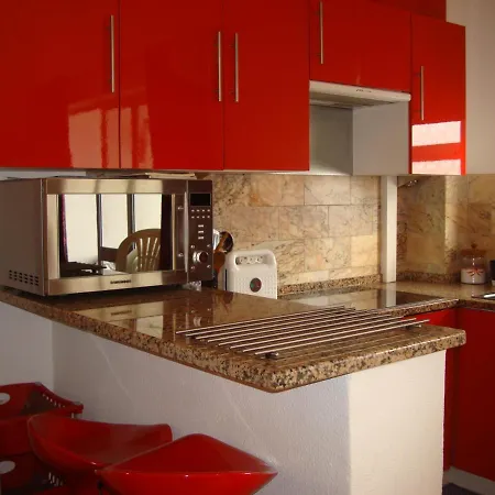 T1 A 1 Km Oura Street * Albufeira