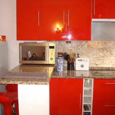 T1 A 1 Km Oura Street Apartmán